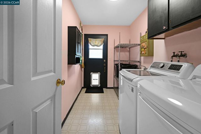 1016 Pine Hollow Ct, Clayton, CA 94517