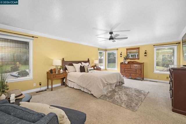 1016 Pine Hollow Ct, Clayton, CA 94517