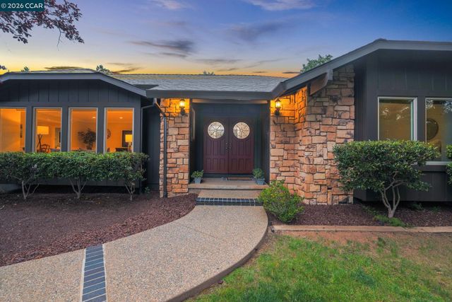 1016 Pine Hollow Ct, Clayton, CA 94517