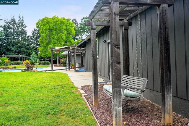 1016 Pine Hollow Ct, Clayton, CA 94517