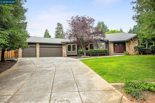 1016 Pine Hollow Ct, Clayton, CA 94517