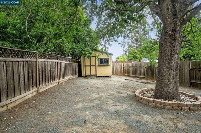 1016 Pine Hollow Ct, Clayton, CA 94517