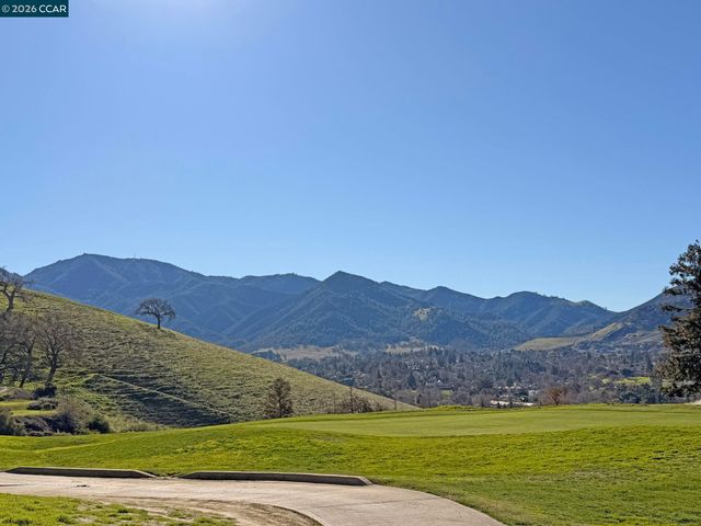 1016 Pine Hollow Ct, Clayton, CA 94517