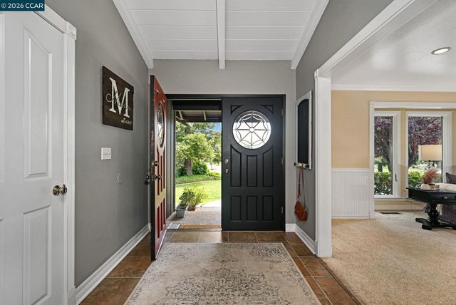 1016 Pine Hollow Ct, Clayton, CA 94517