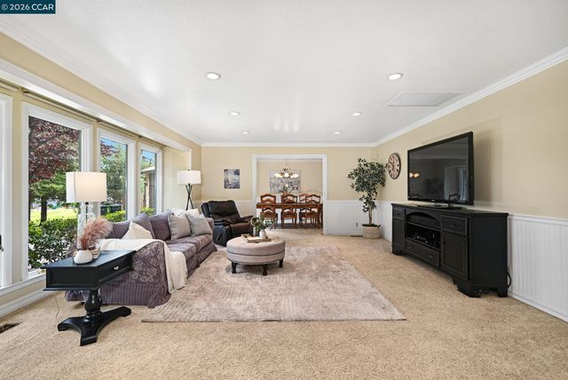 1016 Pine Hollow Ct, Clayton, CA 94517
