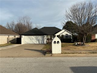 2541 Appleglen Street, Springdale, AR 72764
