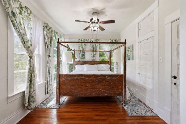 410 S Carroll Street, La Porte, TX 77571
