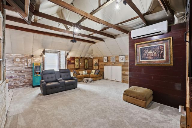 410 S Carroll Street, La Porte, TX 77571