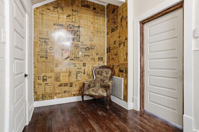 410 S Carroll Street, La Porte, TX 77571