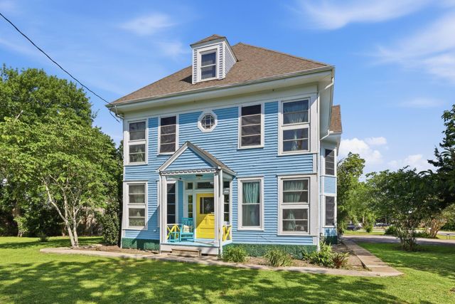 410 S Carroll Street, La Porte, TX 77571