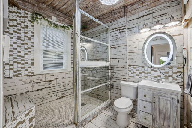 410 S Carroll Street, La Porte, TX 77571