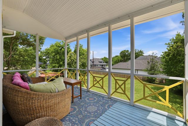 410 S Carroll Street, La Porte, TX 77571