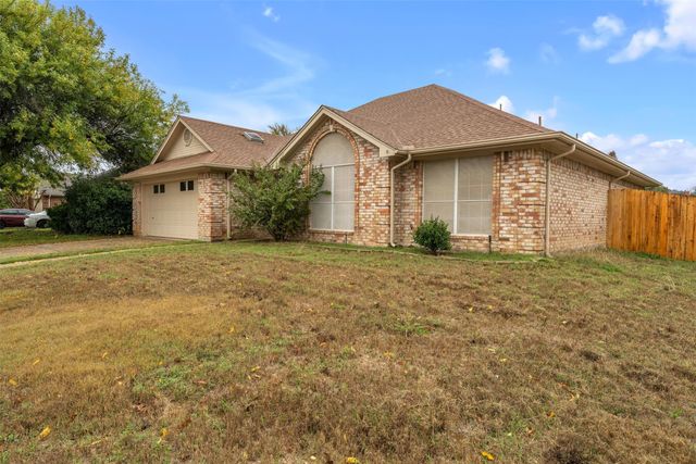2100 Field Lane, Mansfield, TX 76063