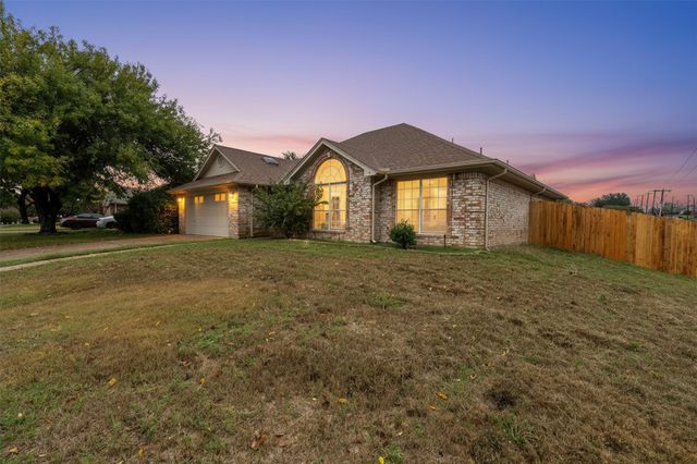 2100 Field Lane, Mansfield, TX 76063