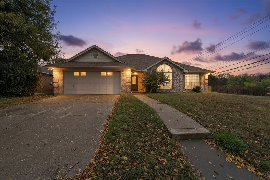 2100 Field Lane, Mansfield, TX 76063