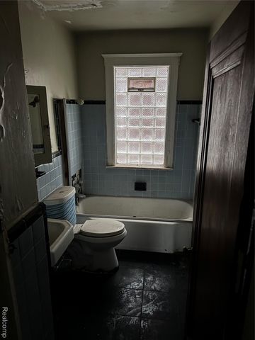 2954 E Harding Street, Detroit, MI 48214