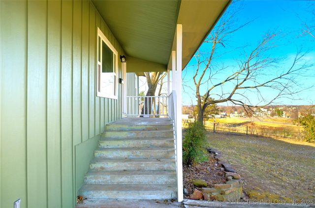 1126 S 2nd Street, Stilwell, OK 74960