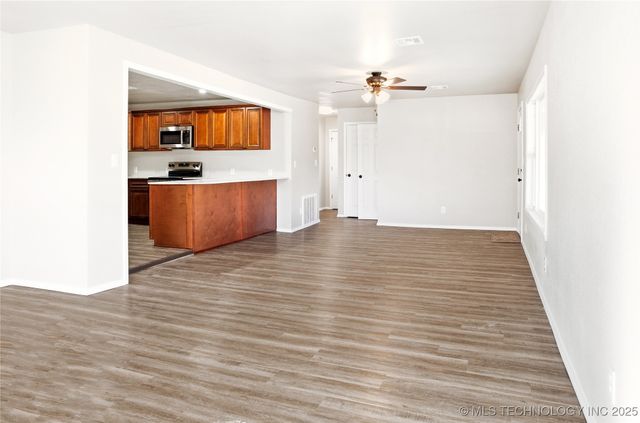 1126 S 2nd Street, Stilwell, OK 74960