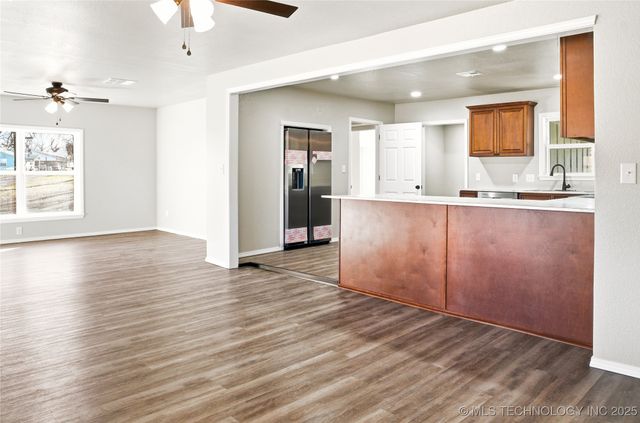 1126 S 2nd Street, Stilwell, OK 74960