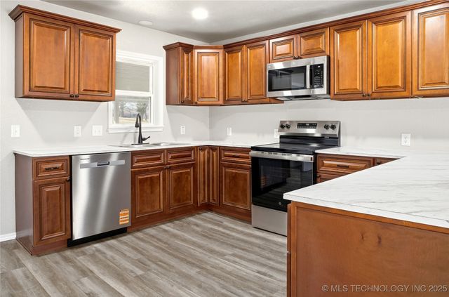 1126 S 2nd Street, Stilwell, OK 74960