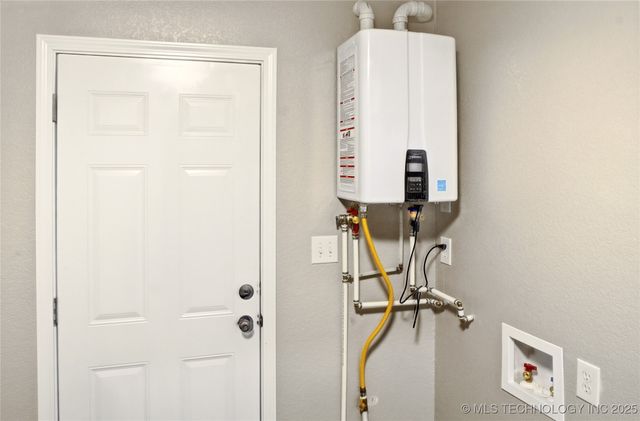 1126 S 2nd Street, Stilwell, OK 74960