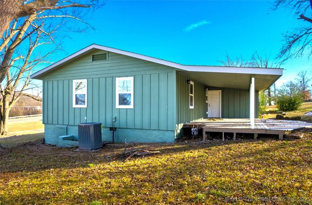 1126 S 2nd Street, Stilwell, OK 74960