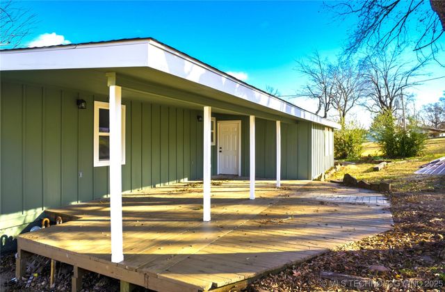 1126 S 2nd Street, Stilwell, OK 74960