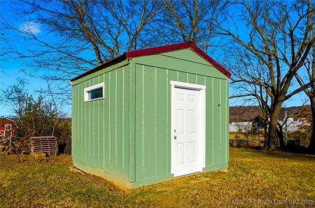 1126 S 2nd Street, Stilwell, OK 74960