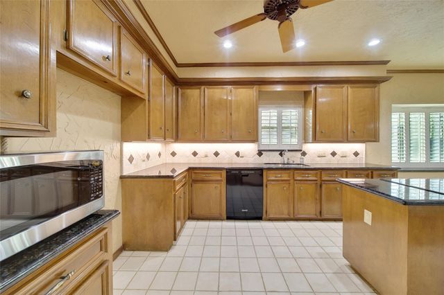 1723 Hidden Villas Drive, Kingwood, TX 77339