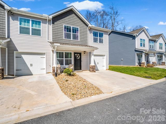 21 Virginia Commons Drive, Arden, NC 28704