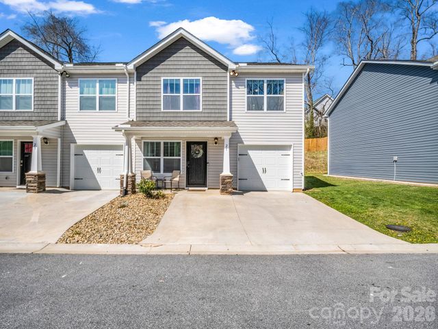 21 Virginia Commons Drive, Arden, NC 28704