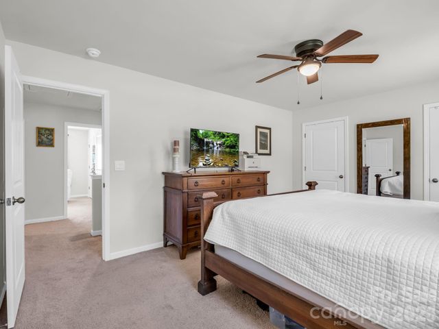 21 Virginia Commons Drive, Arden, NC 28704