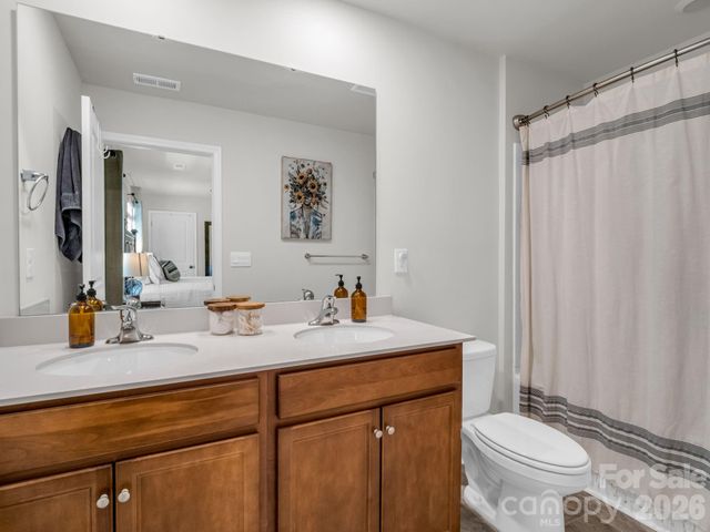 21 Virginia Commons Drive, Arden, NC 28704