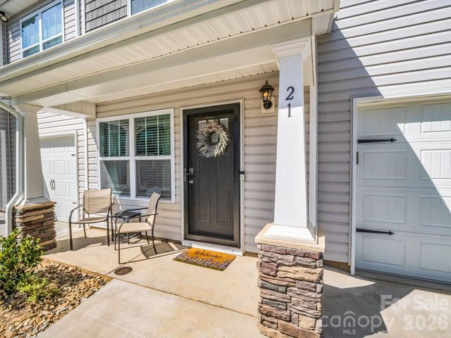 21 Virginia Commons Drive, Arden, NC 28704