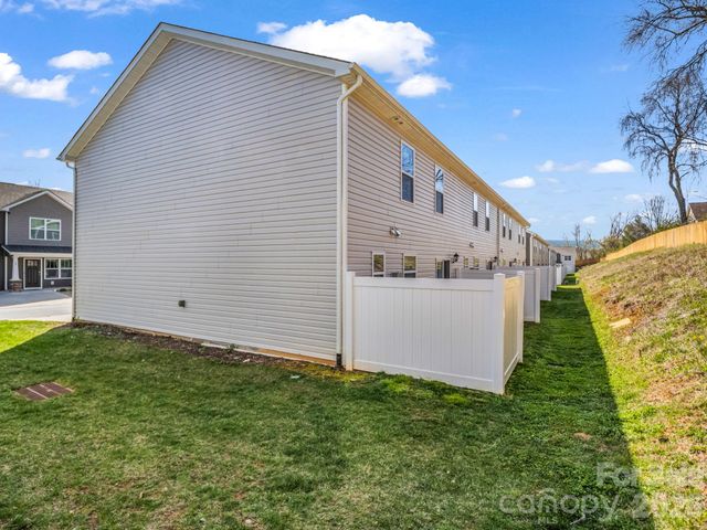 21 Virginia Commons Drive, Arden, NC 28704
