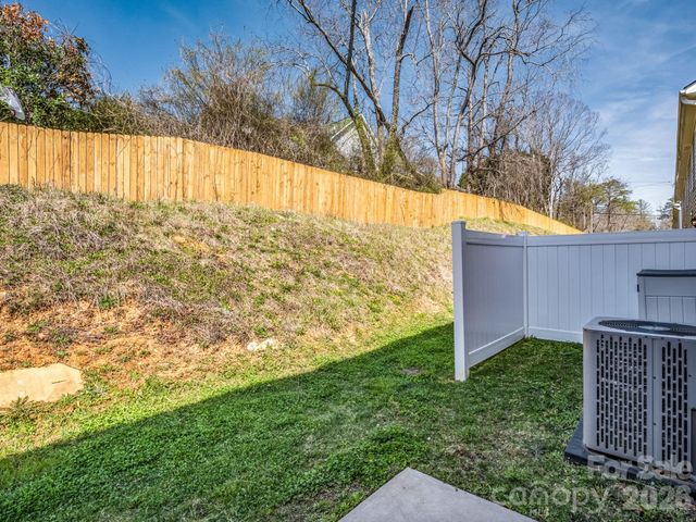 21 Virginia Commons Drive, Arden, NC 28704