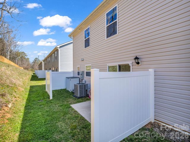 21 Virginia Commons Drive, Arden, NC 28704