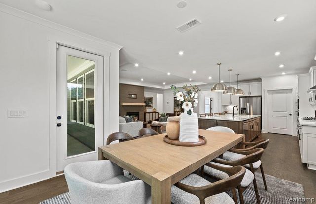 4056 Bay Terrace, Milford, MI 48381