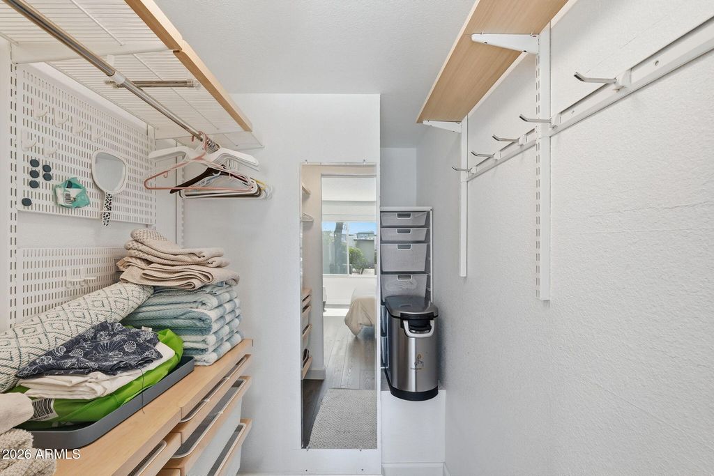 Image 11 of property listing at 4201 E CAMELBACK Road 34, Phoenix, AZ 85018