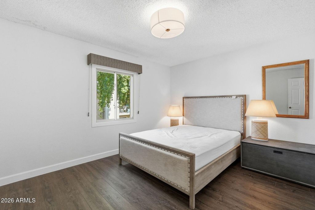 Image 13 of property listing at 4201 E CAMELBACK Road 34, Phoenix, AZ 85018
