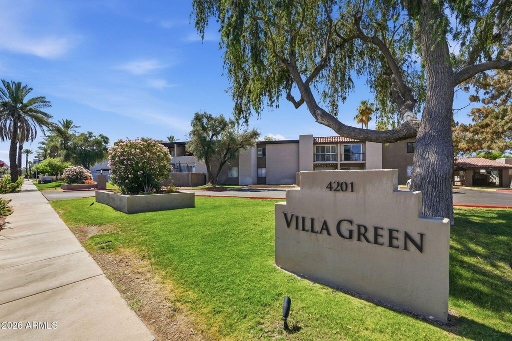 Image 15 of property listing at 4201 E CAMELBACK Road 34, Phoenix, AZ 85018
