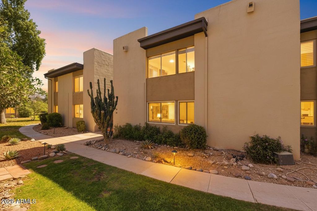 Image 2 of property listing at 4201 E CAMELBACK Road 34, Phoenix, AZ 85018