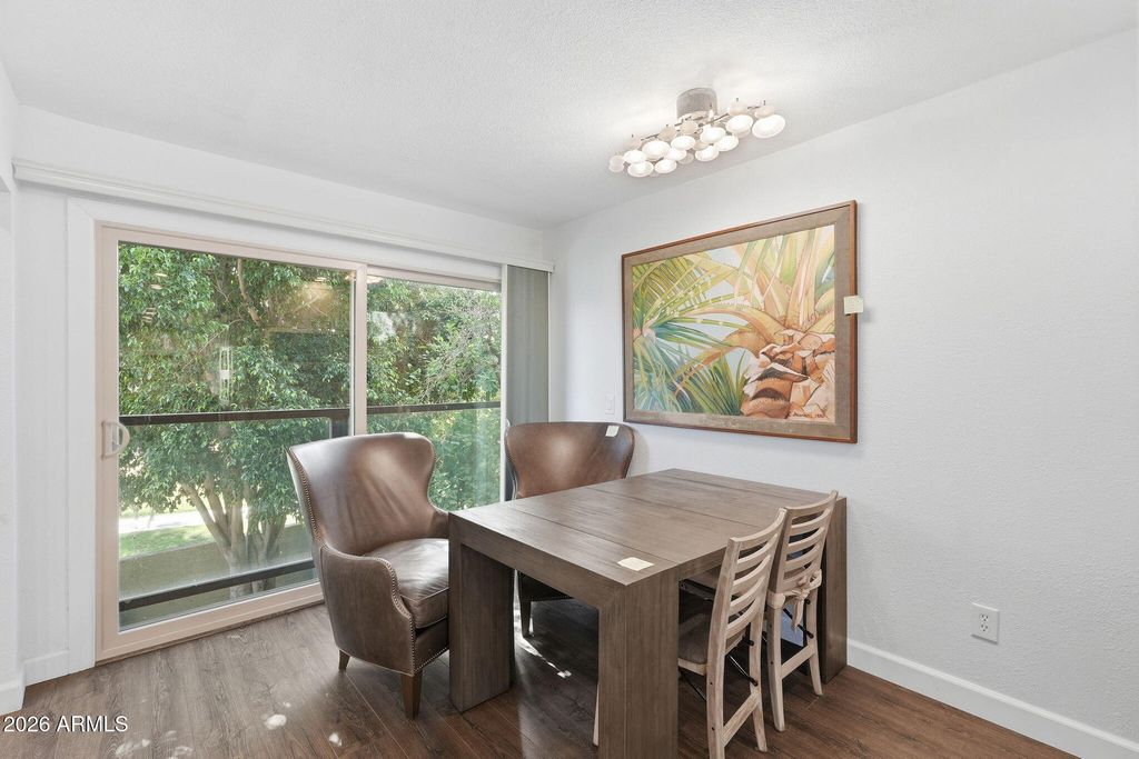 Image 6 of property listing at 4201 E CAMELBACK Road 34, Phoenix, AZ 85018