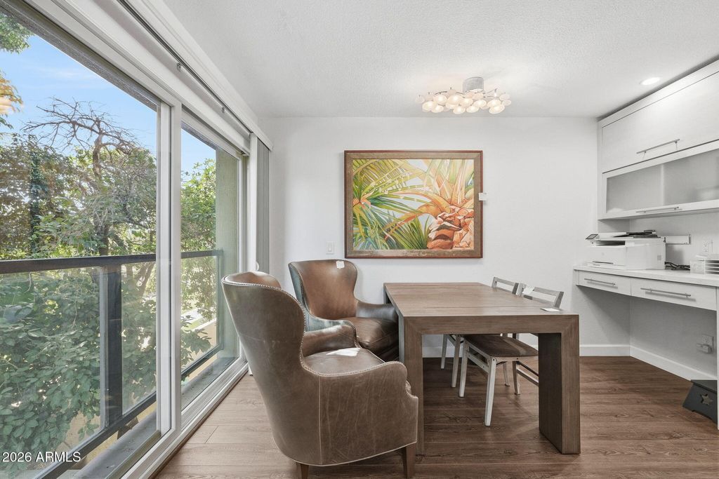 Image 7 of property listing at 4201 E CAMELBACK Road 34, Phoenix, AZ 85018