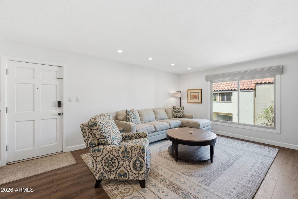 Image 8 of property listing at 4201 E CAMELBACK Road 34, Phoenix, AZ 85018