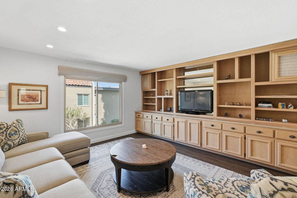 Image 9 of property listing at 4201 E CAMELBACK Road 34, Phoenix, AZ 85018