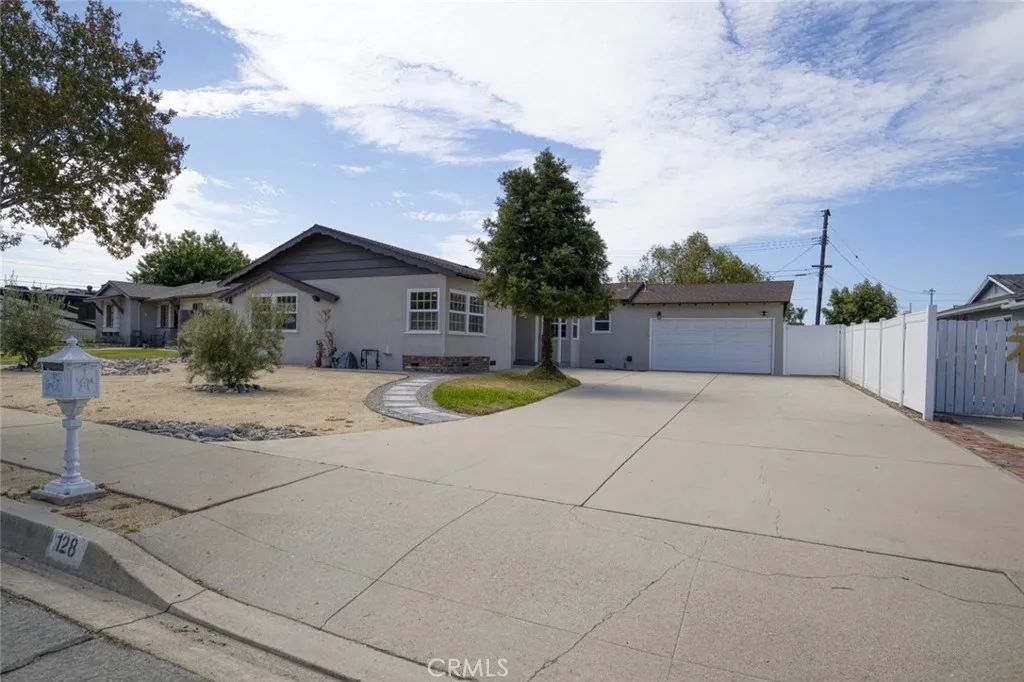 128 W Gaillard Street, Glendora, CA 91740