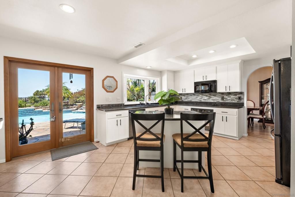 Image 12 of property listing at 2614 Abedul Street, Carlsbad, CA 92009