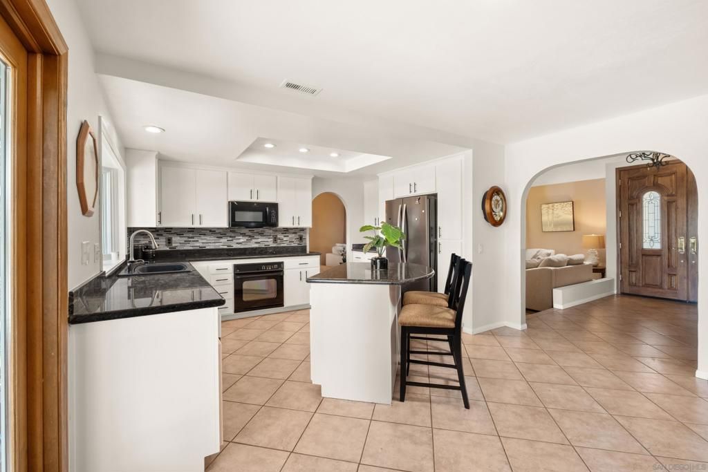 Image 13 of property listing at 2614 Abedul Street, Carlsbad, CA 92009