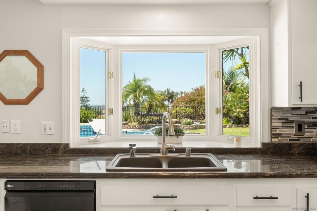 Image 14 of property listing at 2614 Abedul Street, Carlsbad, CA 92009
